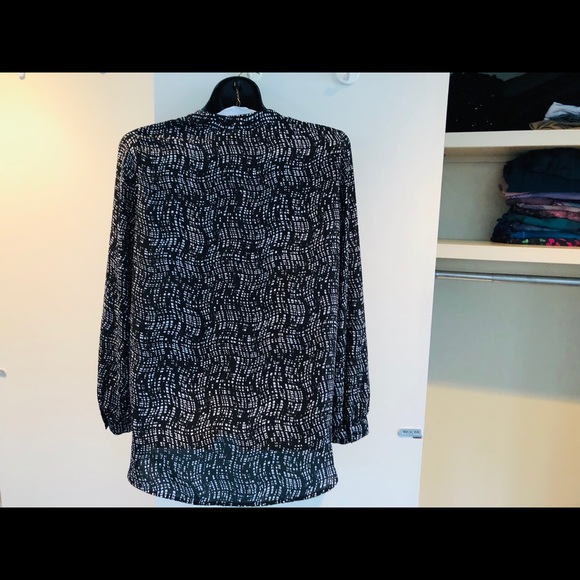 **Goodwill Sale** Pleione V Neck Blouse - Picture 3 of 4